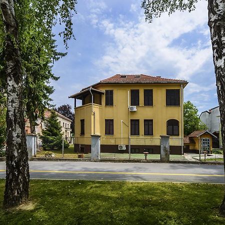 Vila Regina Rooms Карловац Екстериор снимка