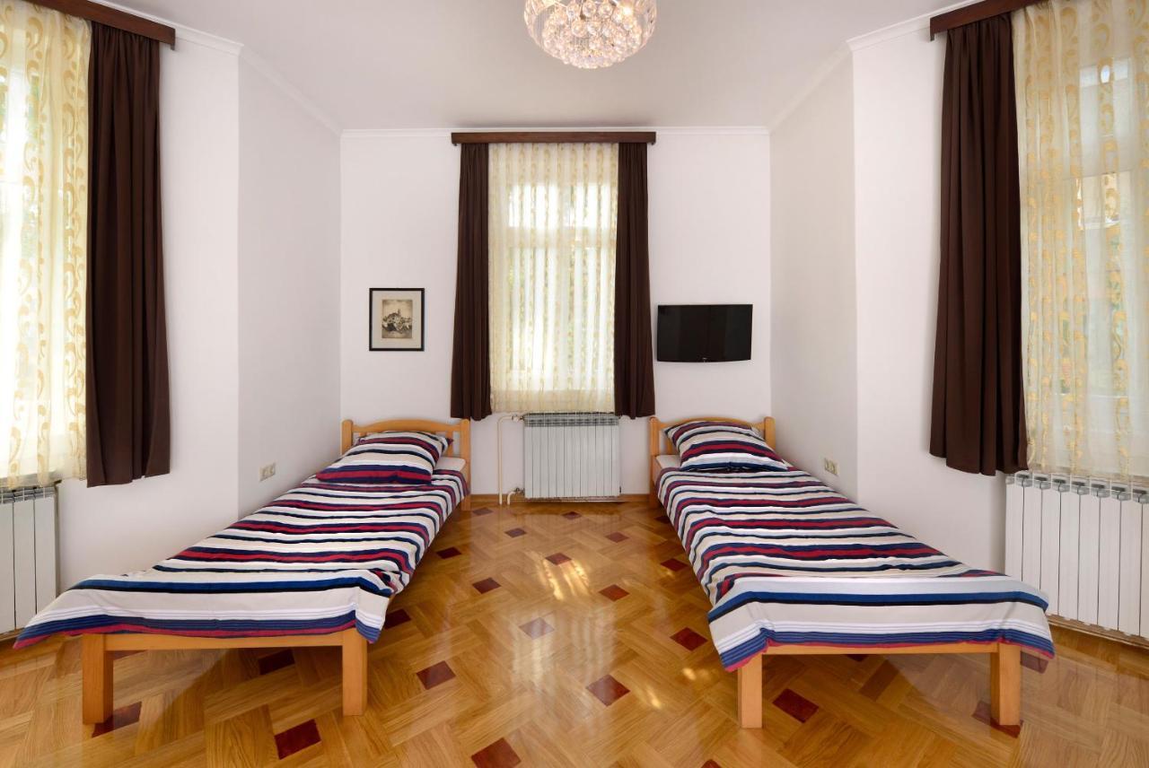 Vila Regina Rooms Карловац Екстериор снимка