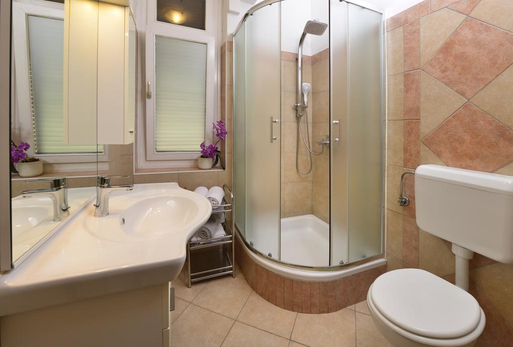 Vila Regina Rooms Карловац Екстериор снимка