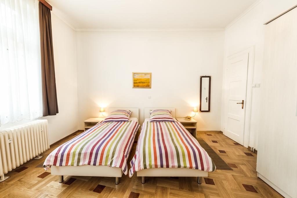 Vila Regina Rooms Карловац Екстериор снимка