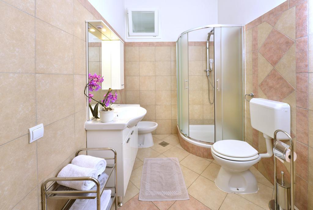Vila Regina Rooms Карловац Екстериор снимка