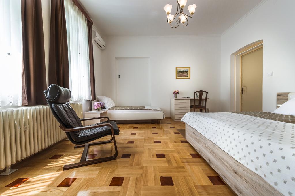 Vila Regina Rooms Карловац Екстериор снимка
