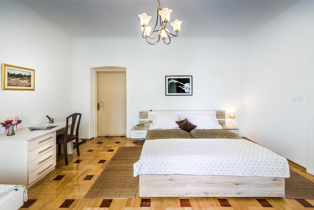 Vila Regina Rooms Карловац Екстериор снимка