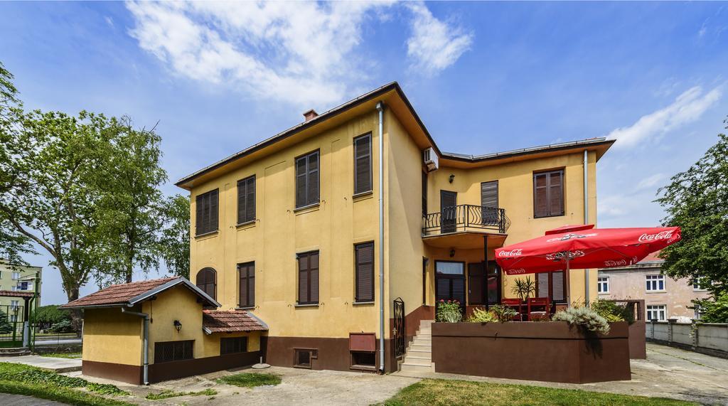Vila Regina Rooms Карловац Екстериор снимка