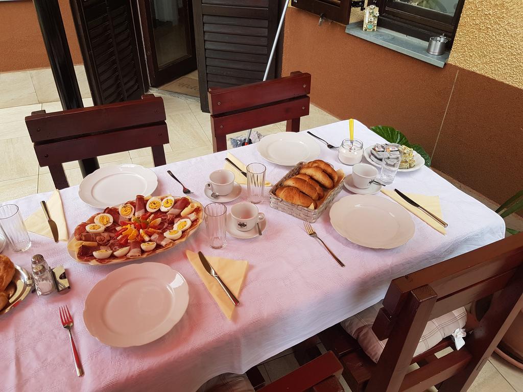 Vila Regina Rooms Карловац Екстериор снимка