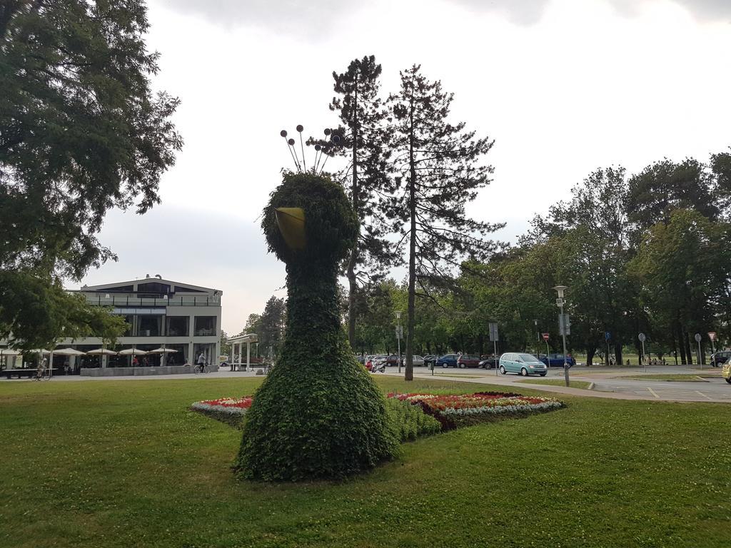 Vila Regina Rooms Карловац Екстериор снимка