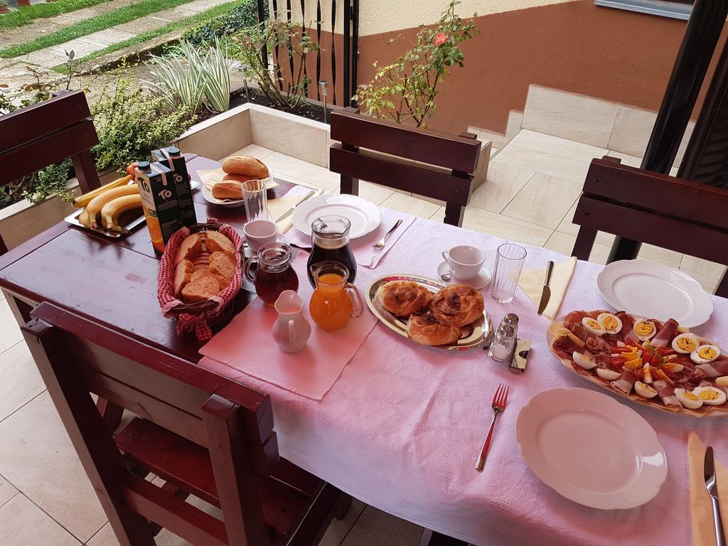 Vila Regina Rooms Карловац Екстериор снимка